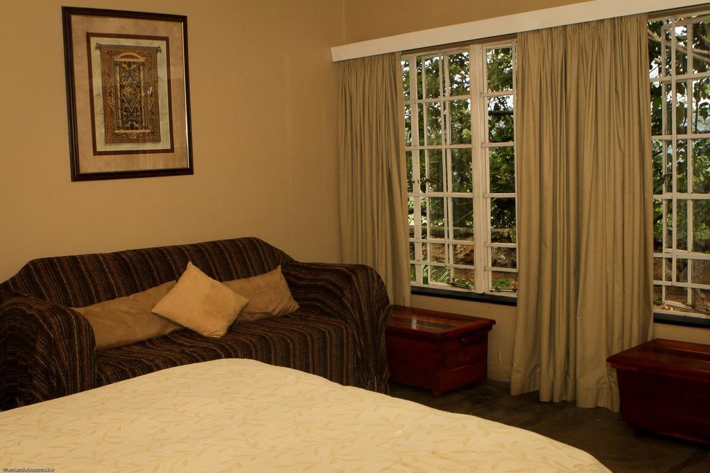 Down Gran'S Self-Catering Cottage Lobamba Esterno foto